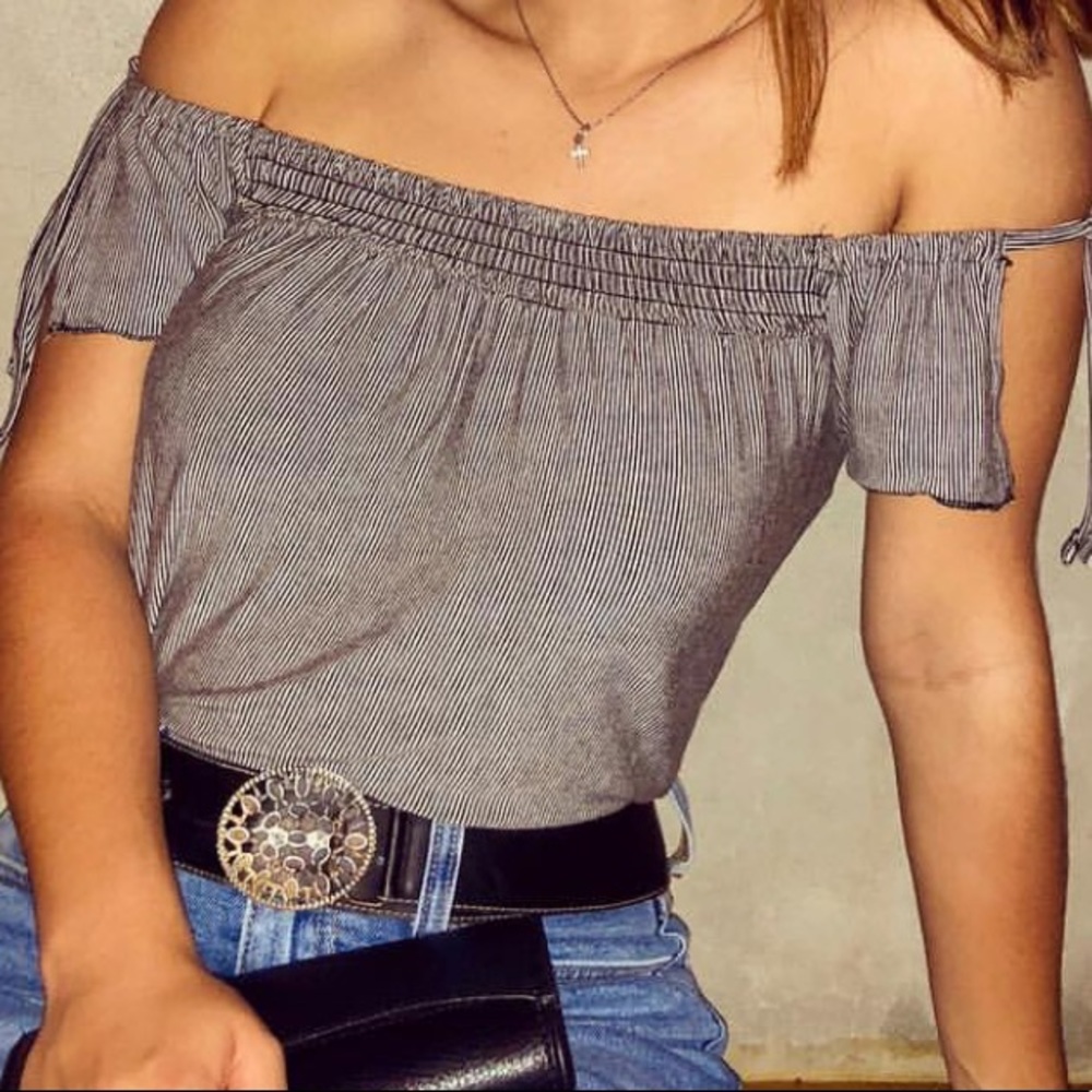 American Eagle off the shoulder top